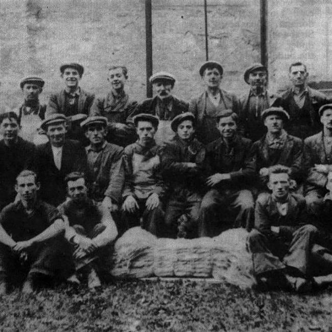The employees of the flax mill in Carrigans, 1943. Courtesy www.stjohnstonandcarrigans.com